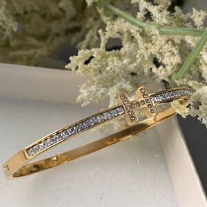 Elegant Gold Bracelet